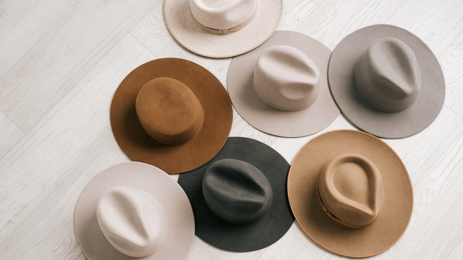 The Average Guy's Guide to Mens Wide-Brim Fedora Hats  Mens wide brim  fedora, Wide brim hat men, Mens hats fashion