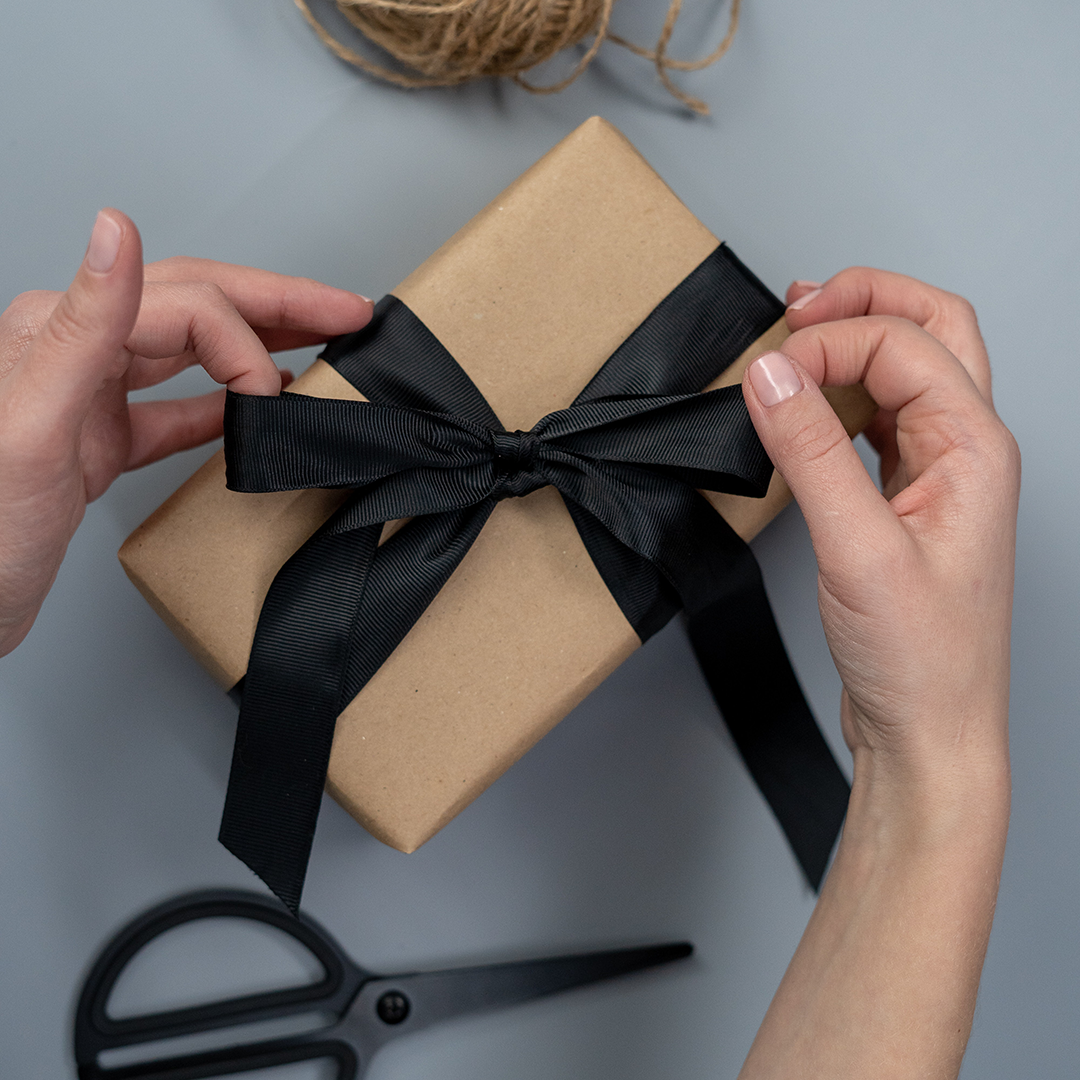 black wrapping paper for gifts on ｜TikTok Search
