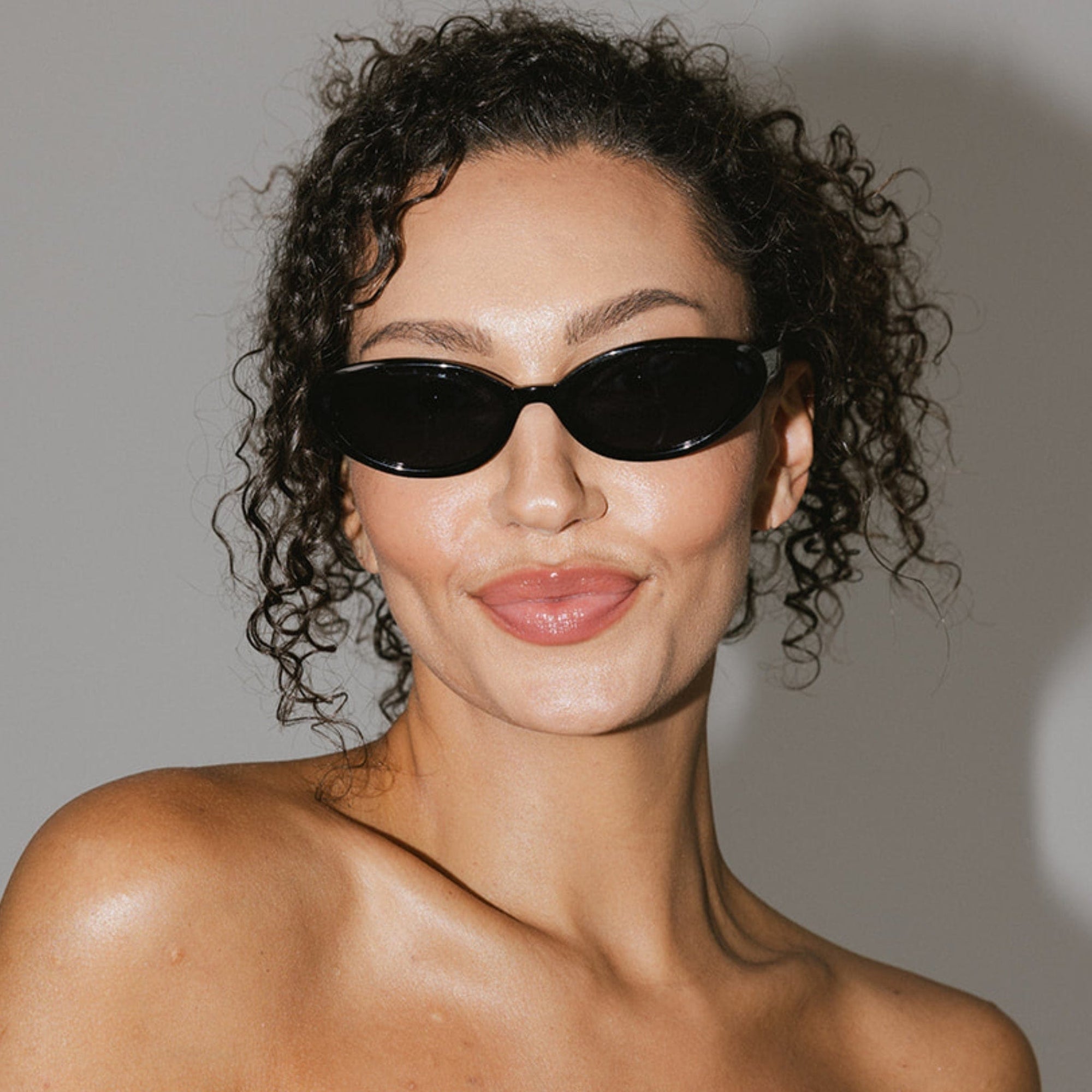 Gigi Pip sunglasses for women - Dionne Oval Sunglasses - trendy oval style women's sunglasses with acetate frames with protective polarized lenses [black]