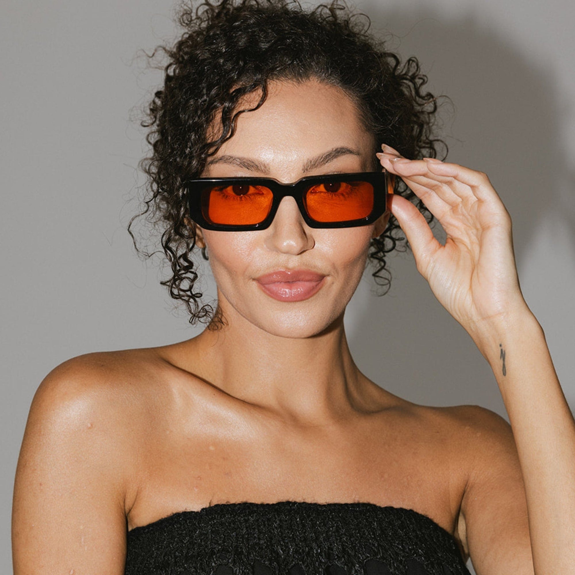 Gigi Pip sunglasses for women - Nova Oversized Rectangle Sunglasses - trendy chunky style women's sunglasses with acetate frames with protective UV lenses [black]
