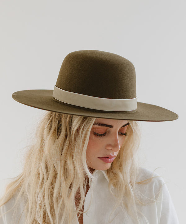 Gigi Pip hat bands + trims for women's hats - Velvet Chain Band - 100% nylon ribbon band with a layer of velvet lining the outside, featuring with Gigi Pip brand near the gold chain clasp [cream]